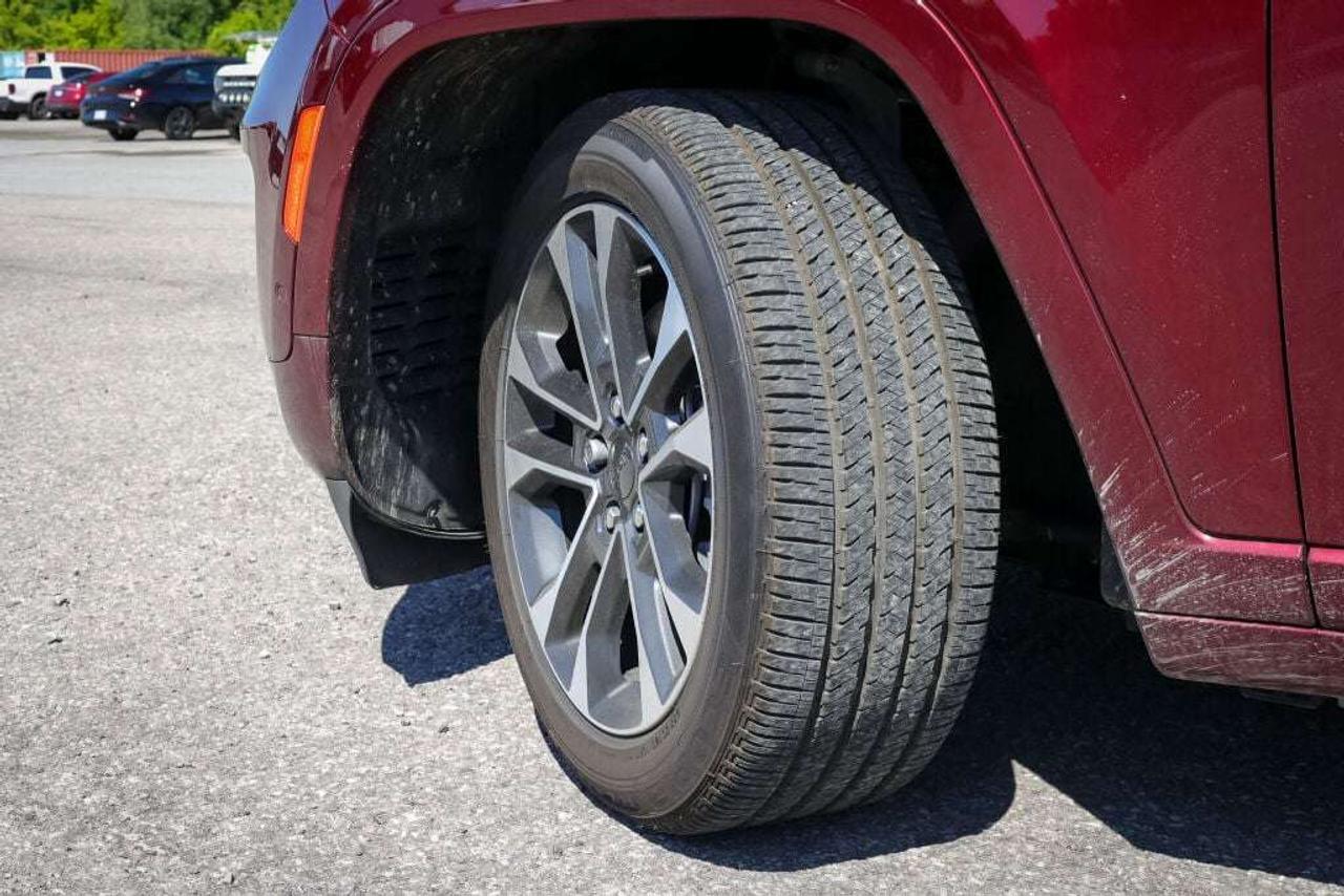 2023 Jeep Grand Cherokee Overland Photo