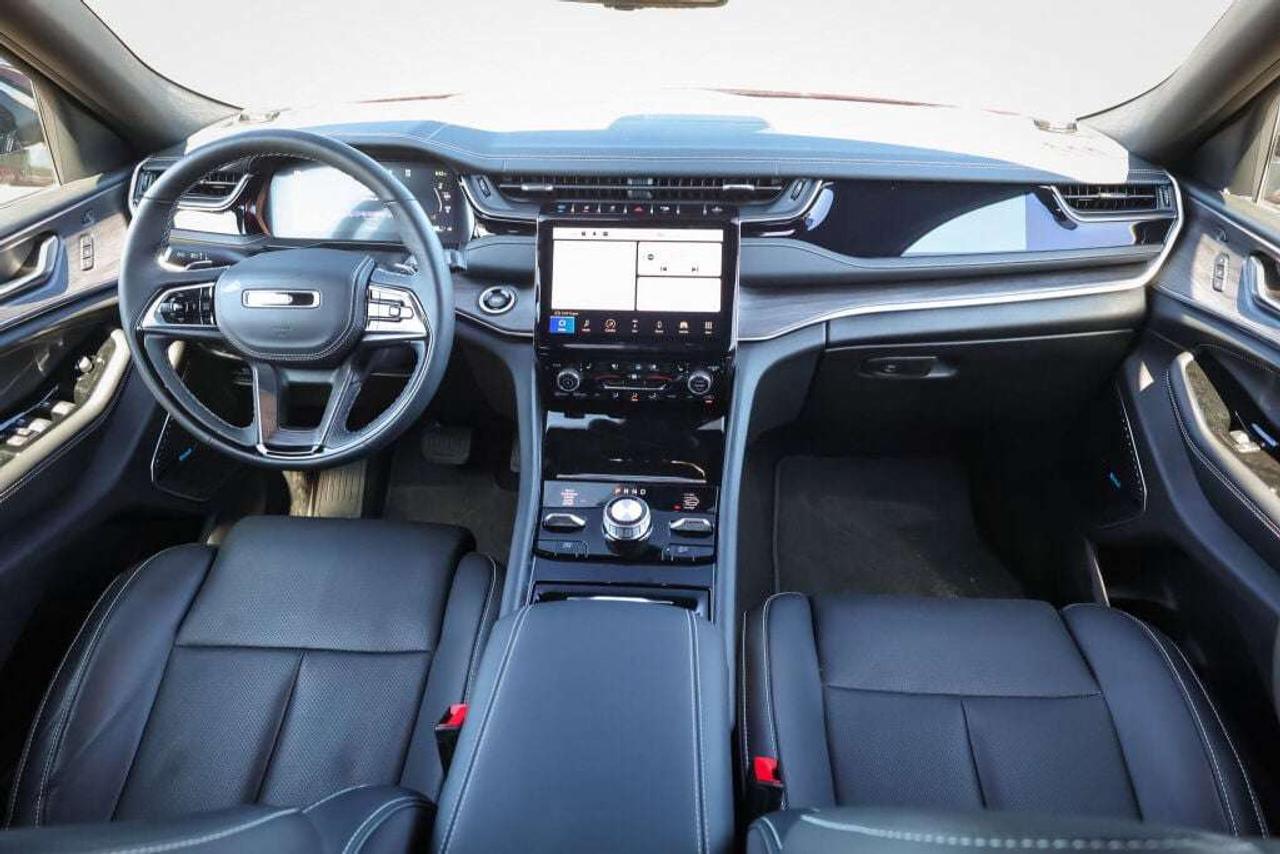 2023 Jeep Grand Cherokee Overland Photo