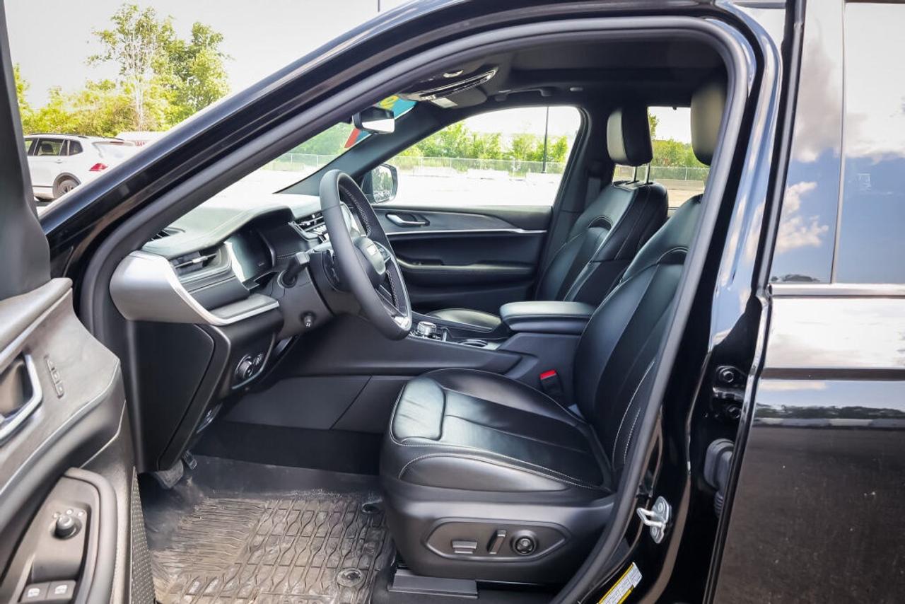 2025 Jeep Grand Cherokee  Photo