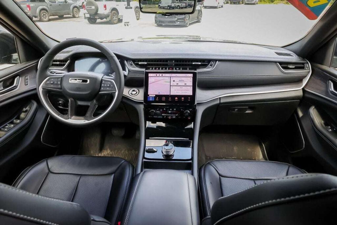 2025 Jeep Grand Cherokee Trailer Tow, Luxury Tech, Panoramic Roof Photo