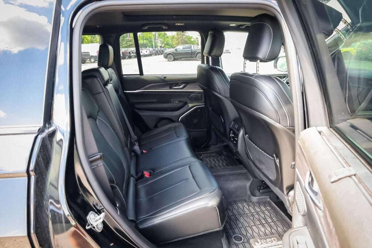 2025 Jeep Grand Cherokee Trailer Tow, Luxury Tech, Panoramic Roof Photo
