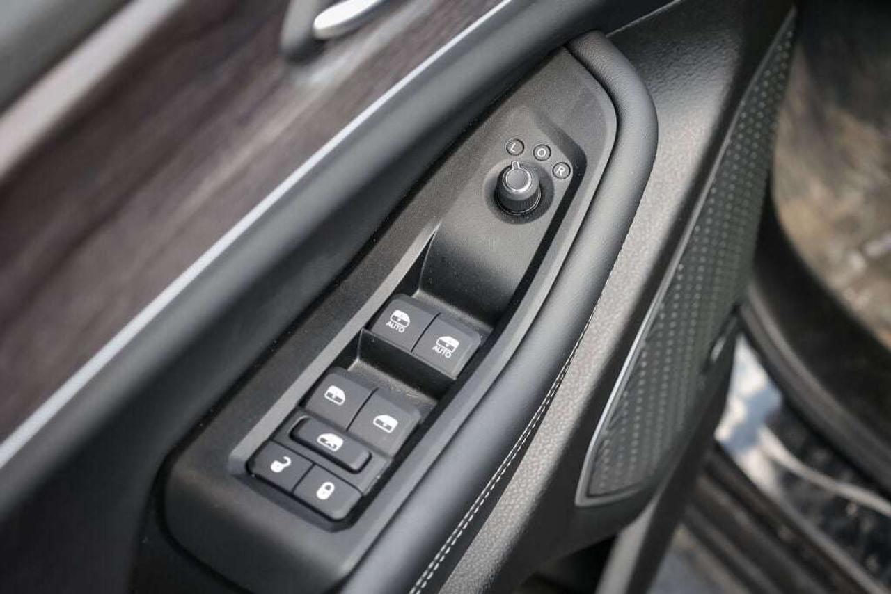 2025 Jeep Grand Cherokee Trailer Tow, Luxury Tech, Panoramic Roof Photo