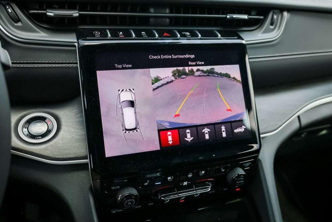 2025 Jeep Grand Cherokee Trailer Tow, Luxury Tech, Panoramic Roof Photo