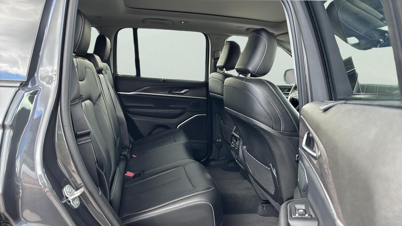 2023 Jeep Grand Cherokee 30th Anniversary Photo