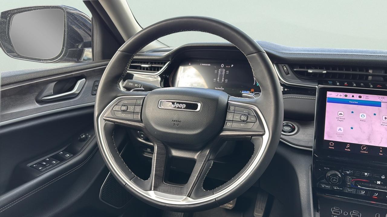 2023 Jeep Grand Cherokee 30th Anniversary Photo