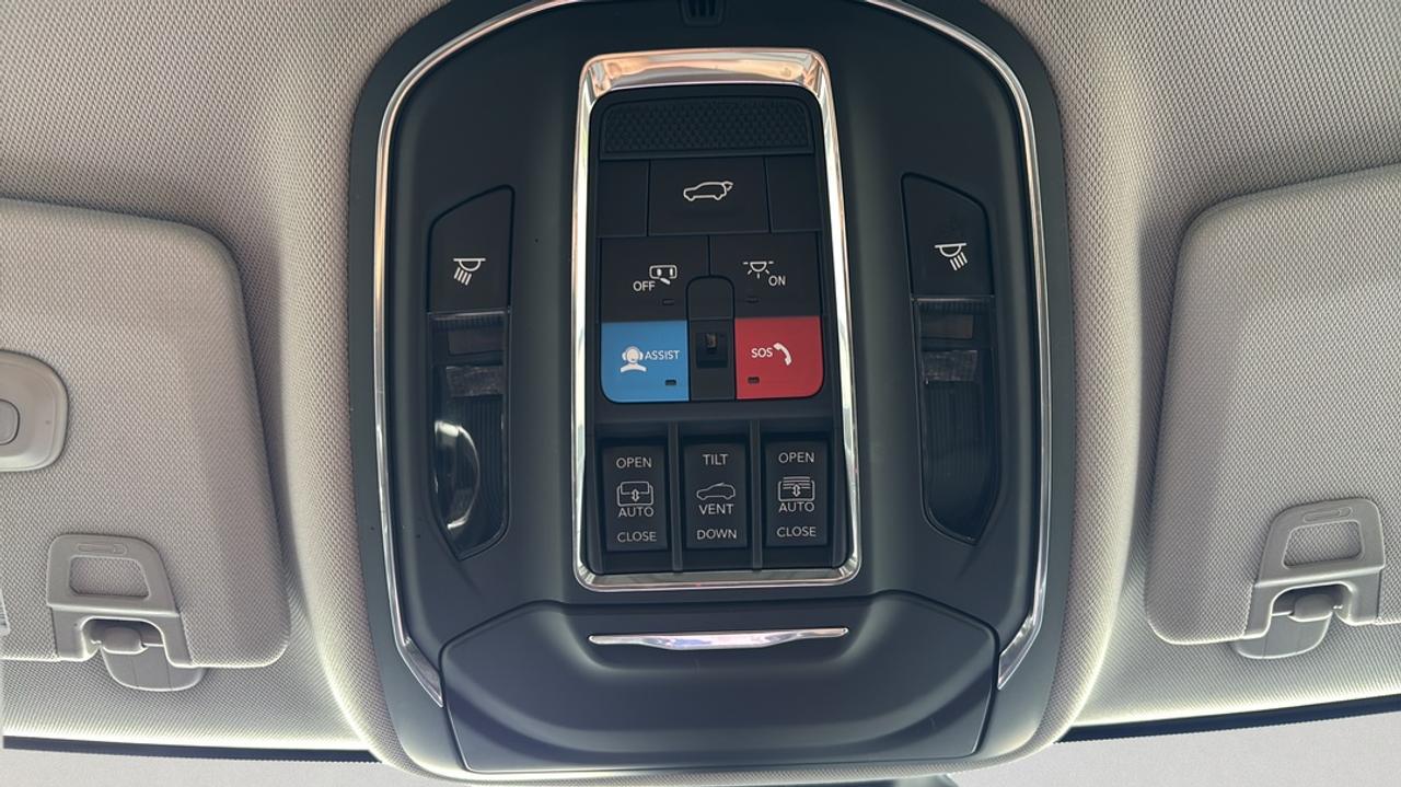 2023 Jeep Grand Cherokee 30th Anniversary Photo