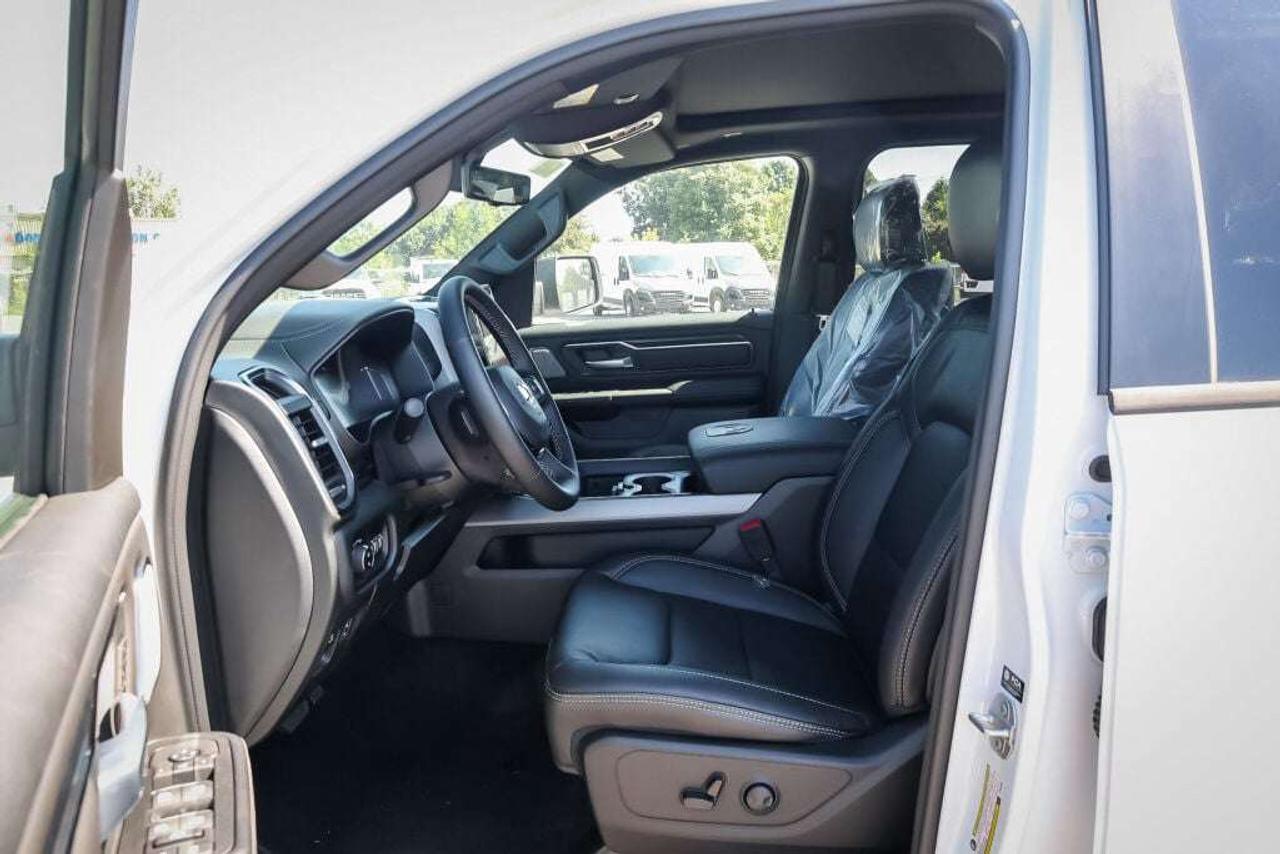 2025 RAM 1500 SPORT Photo