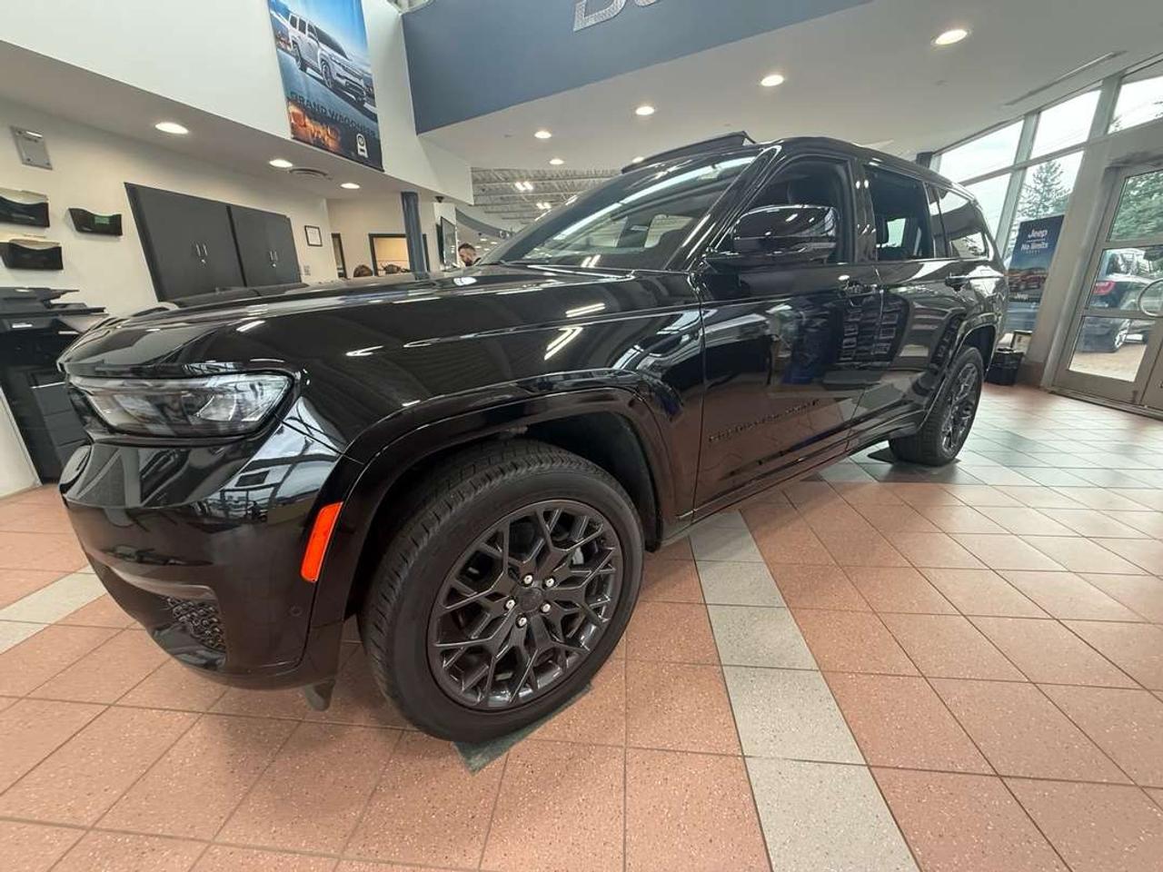 2025 Jeep Grand Cherokee SUMMIT L Photo4
