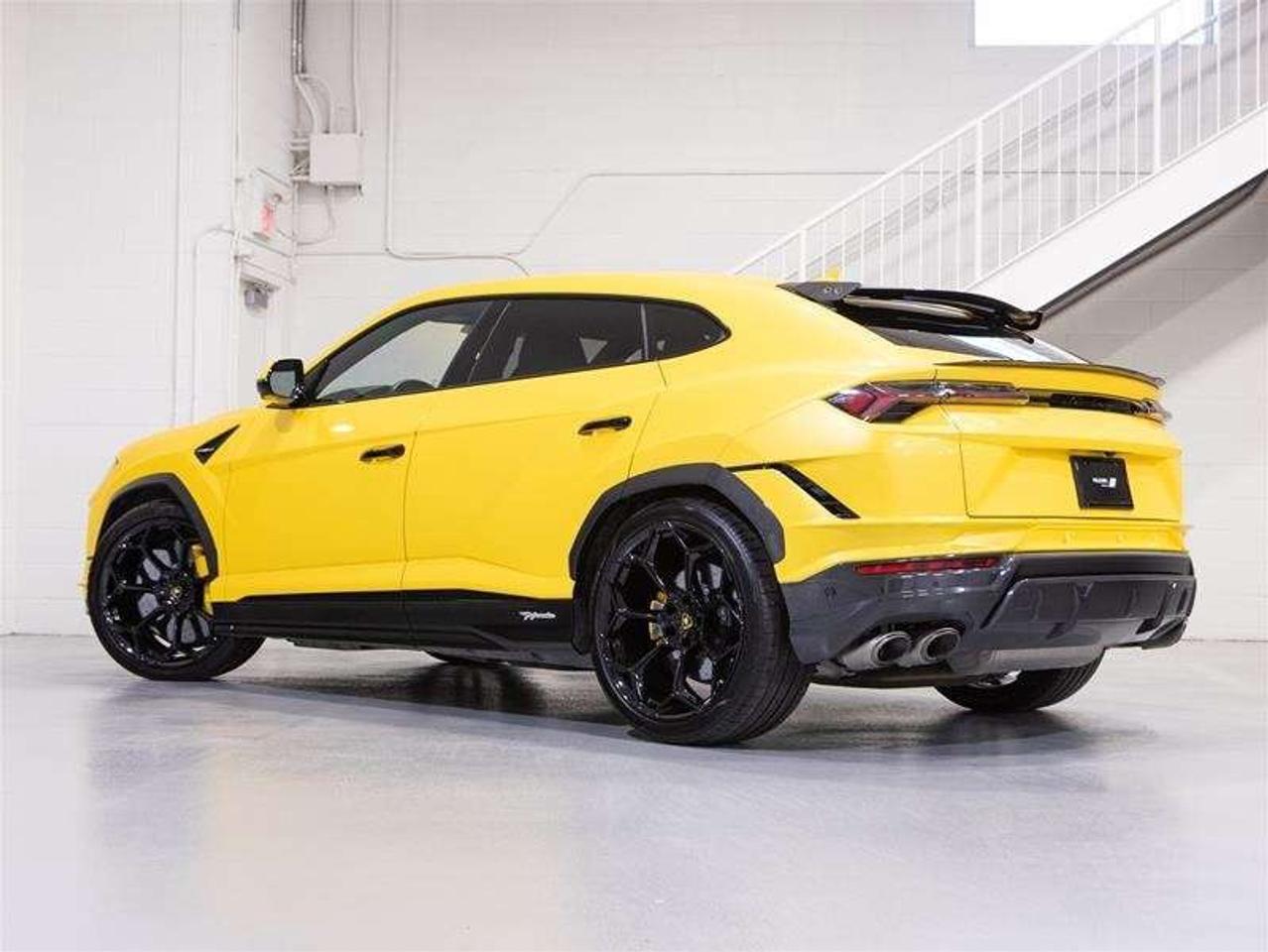 2023 Lamborghini Urus Performante Photo