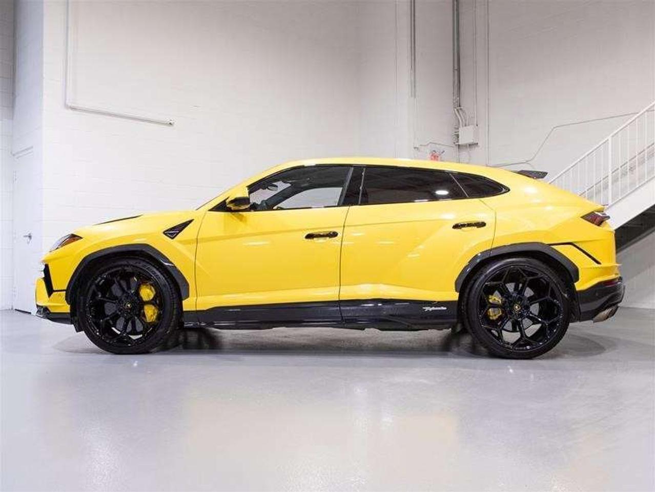 2023 Lamborghini Urus Performante Photo