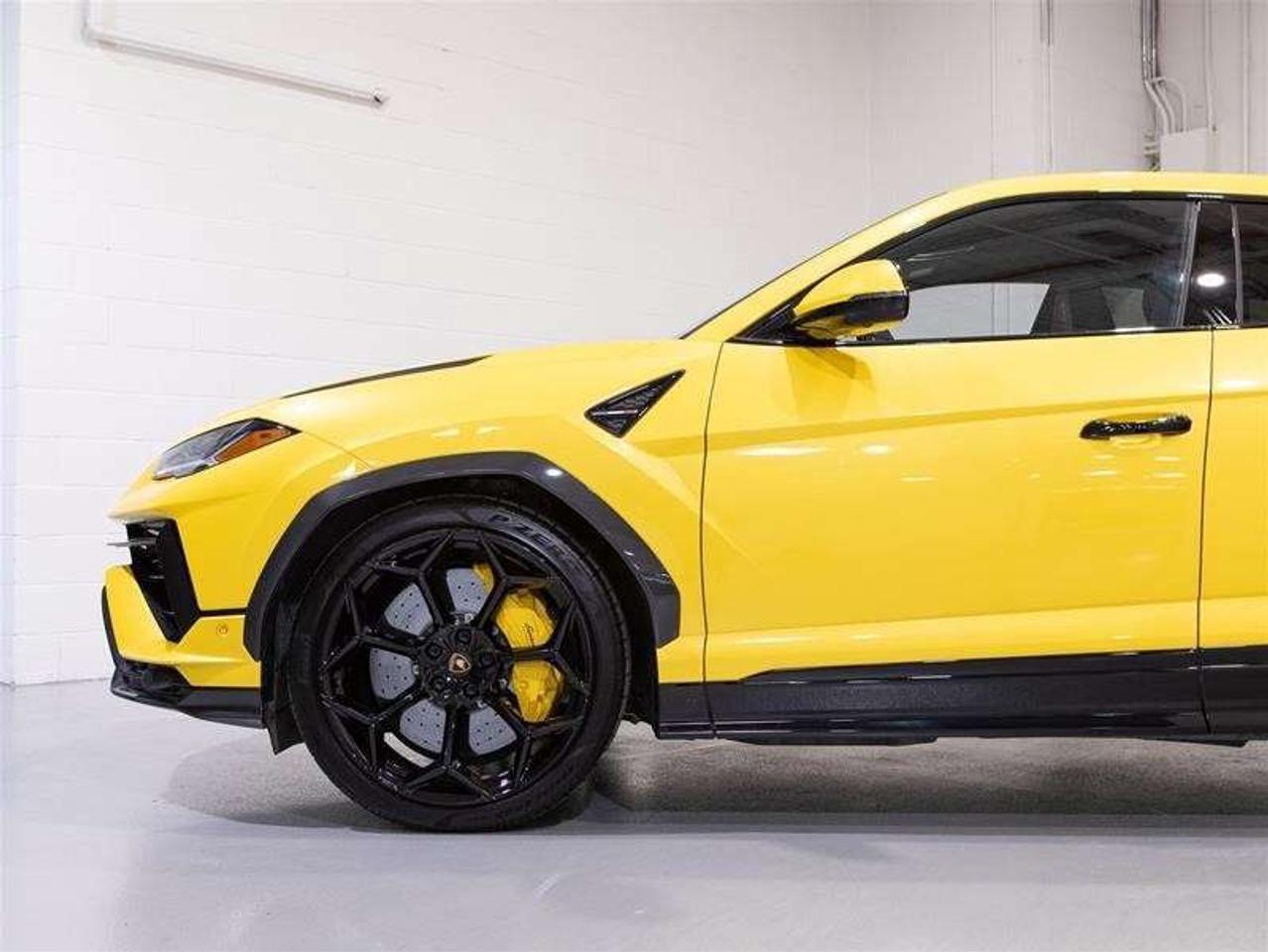 2023 Lamborghini Urus Performante Photo
