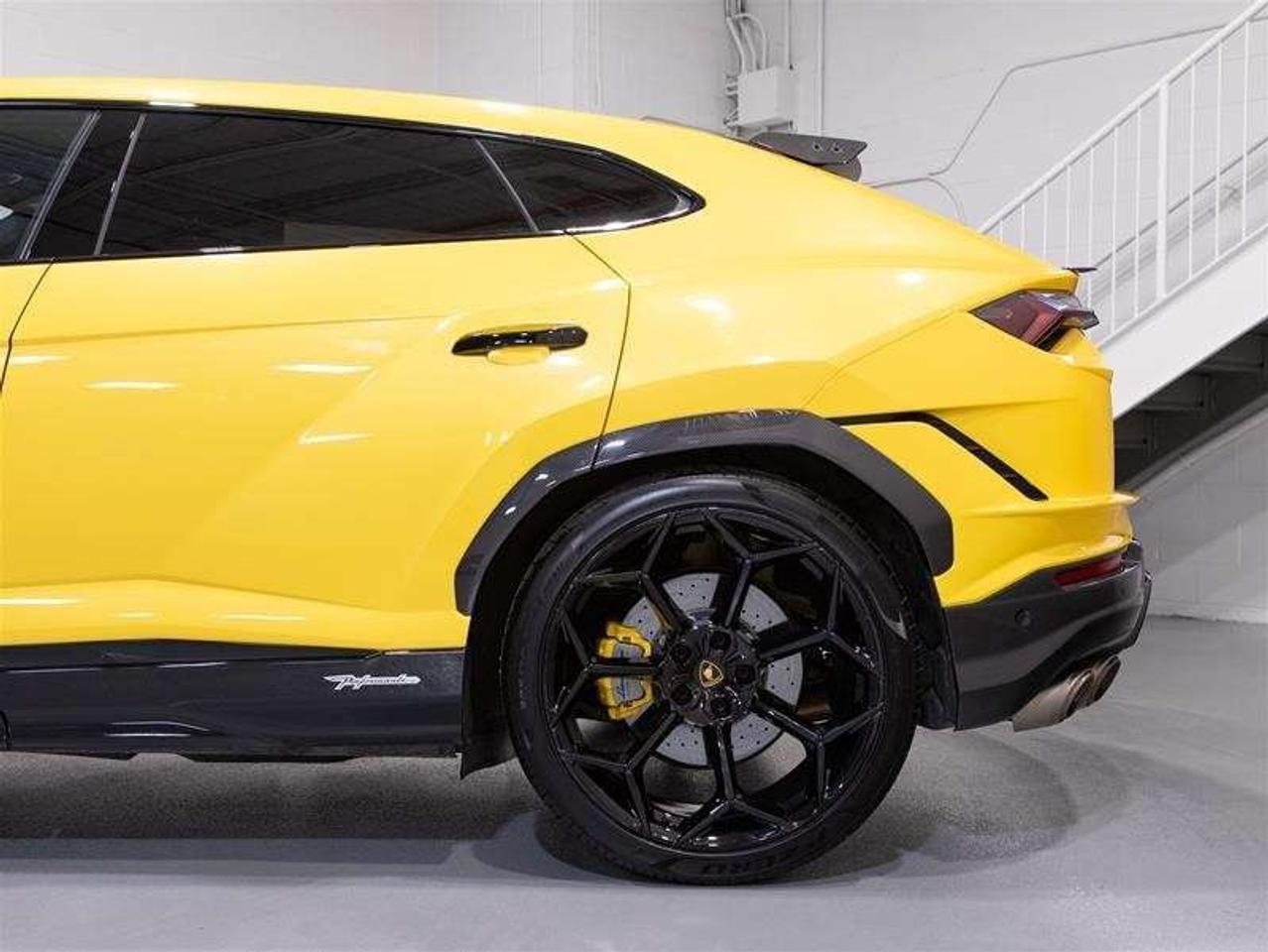 2023 Lamborghini Urus Performante Photo
