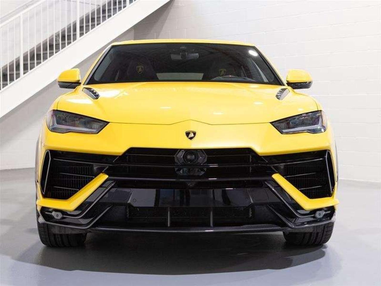2023 Lamborghini Urus Performante Photo