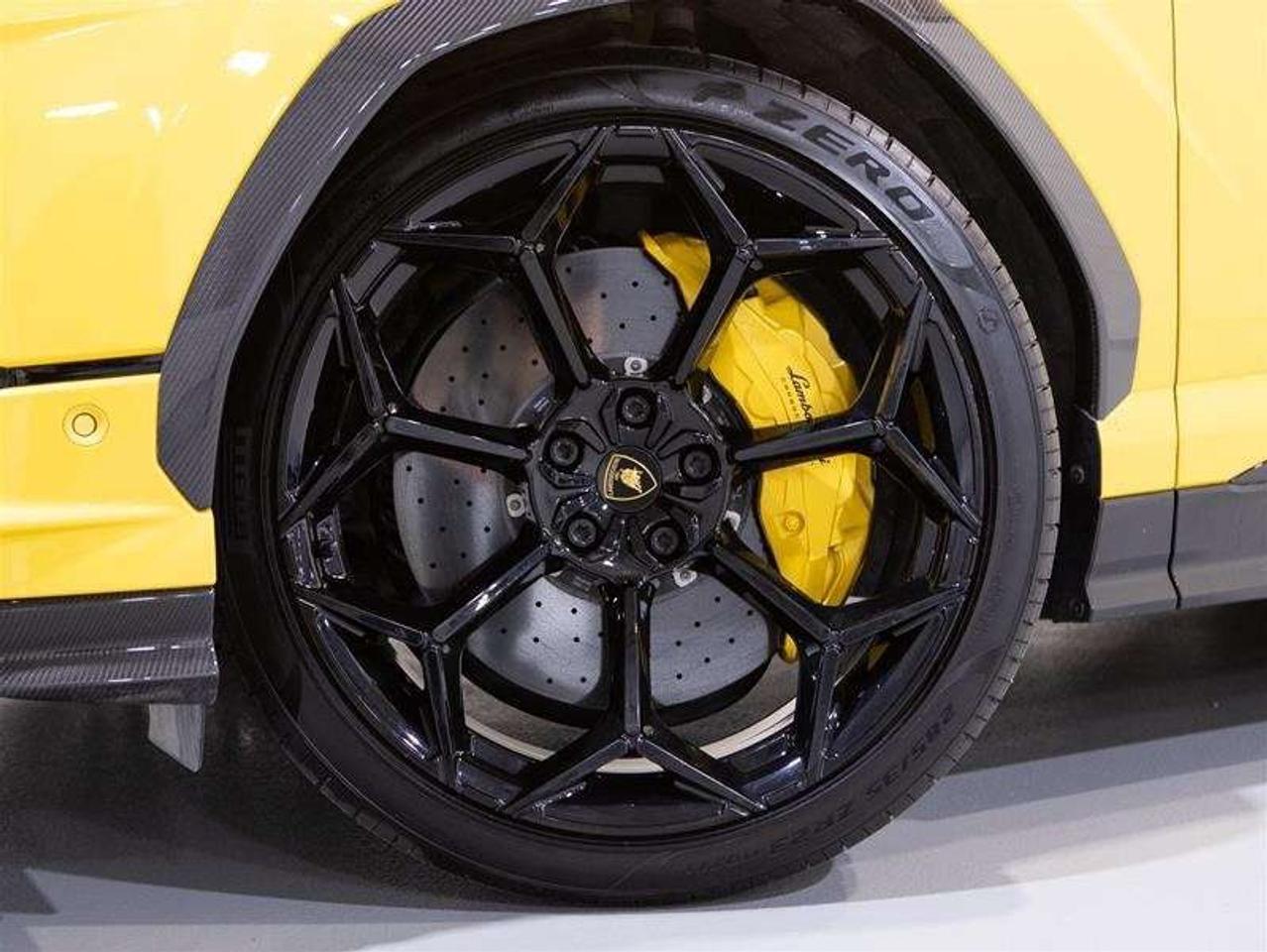 2023 Lamborghini Urus Performante Photo