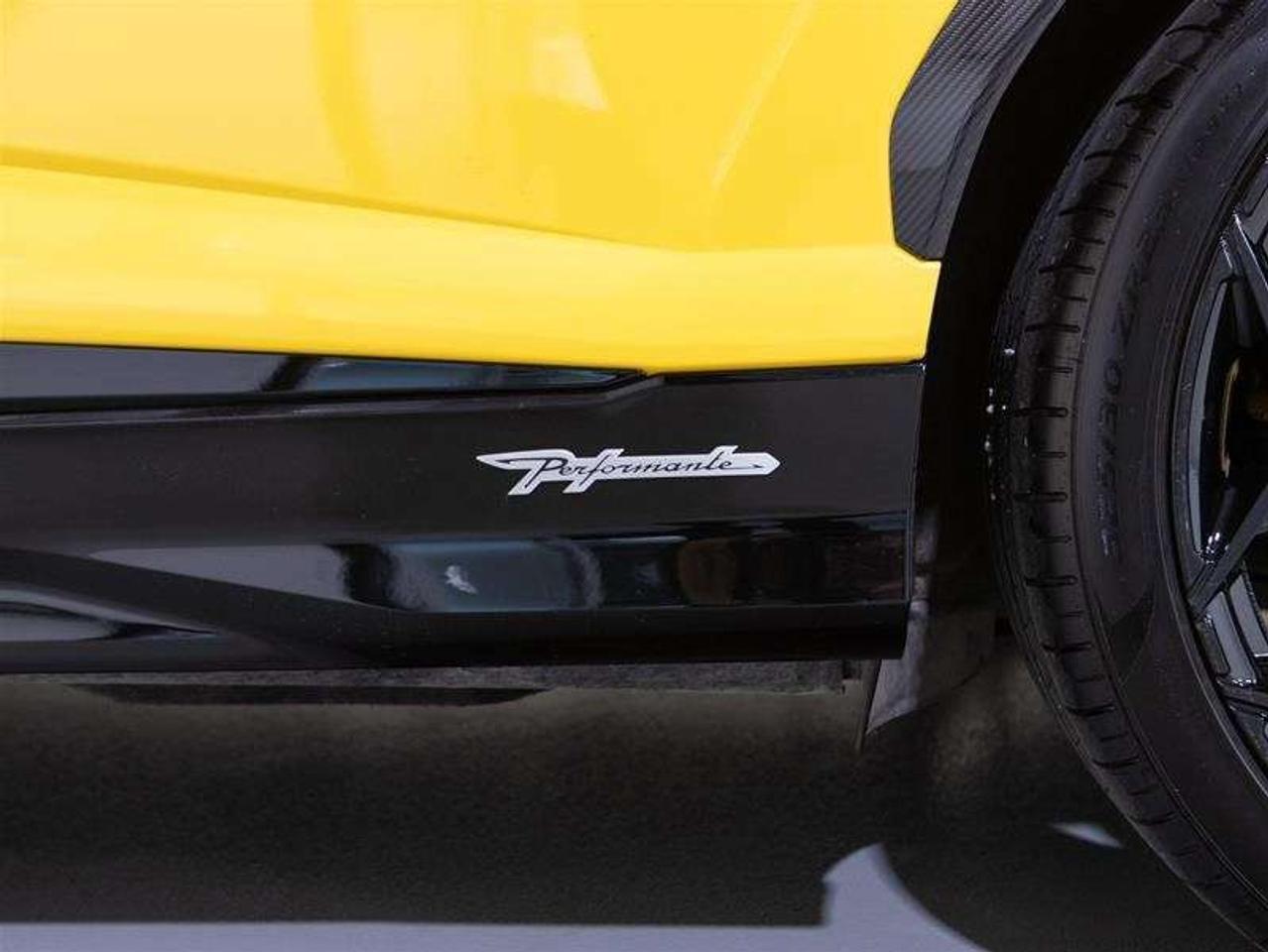 2023 Lamborghini Urus Performante Photo