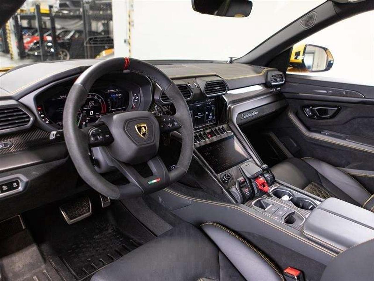 2023 Lamborghini Urus Performante Photo