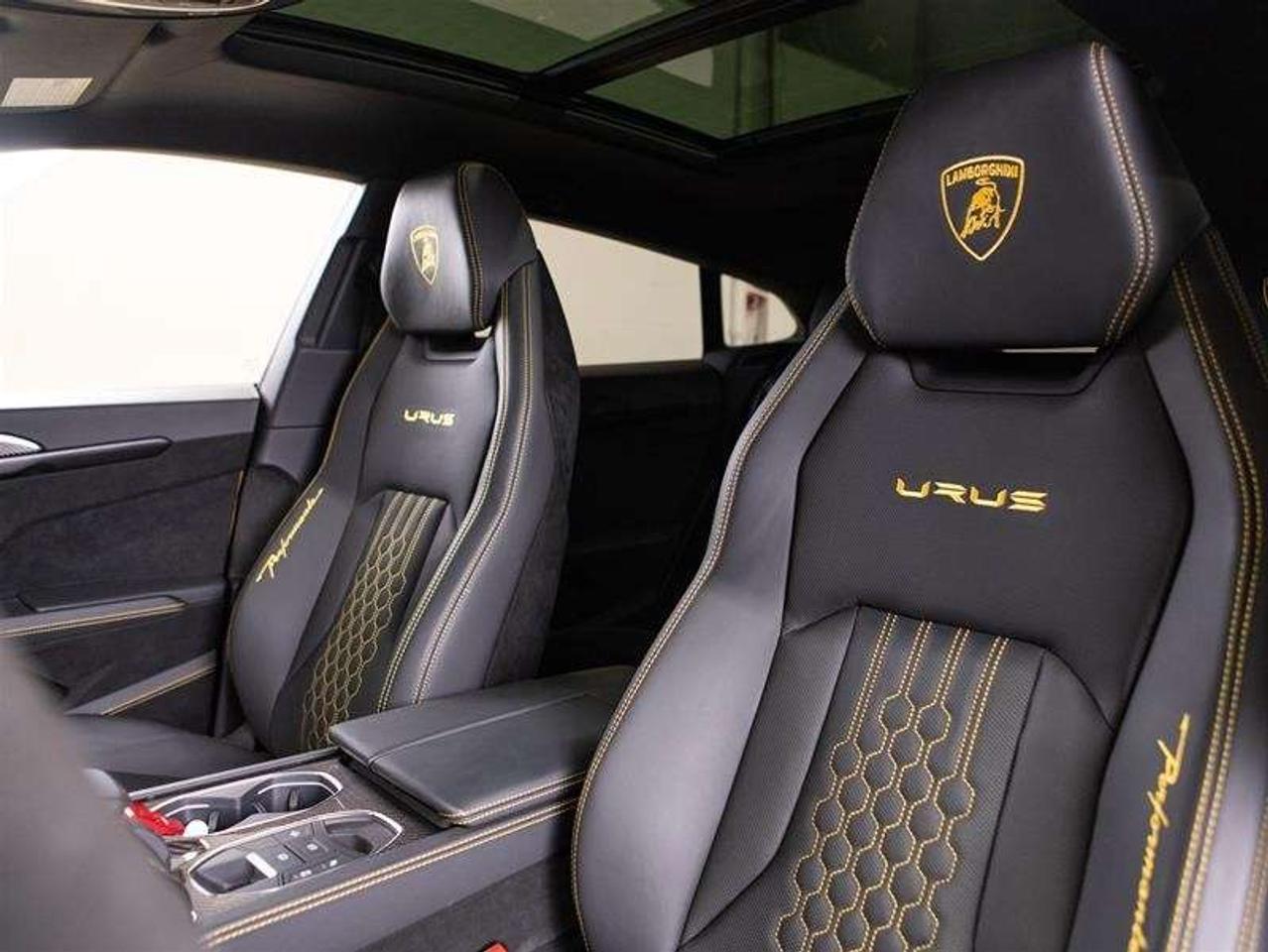 2023 Lamborghini Urus Performante Photo