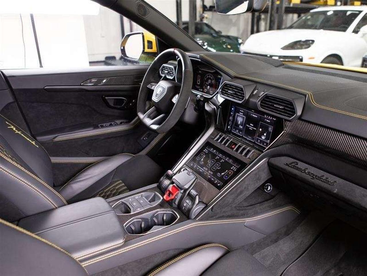 2023 Lamborghini Urus Performante Photo