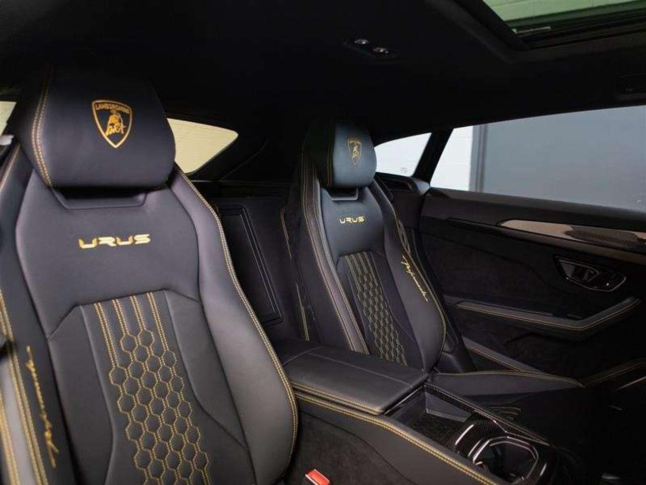 2023 Lamborghini Urus Performante Photo