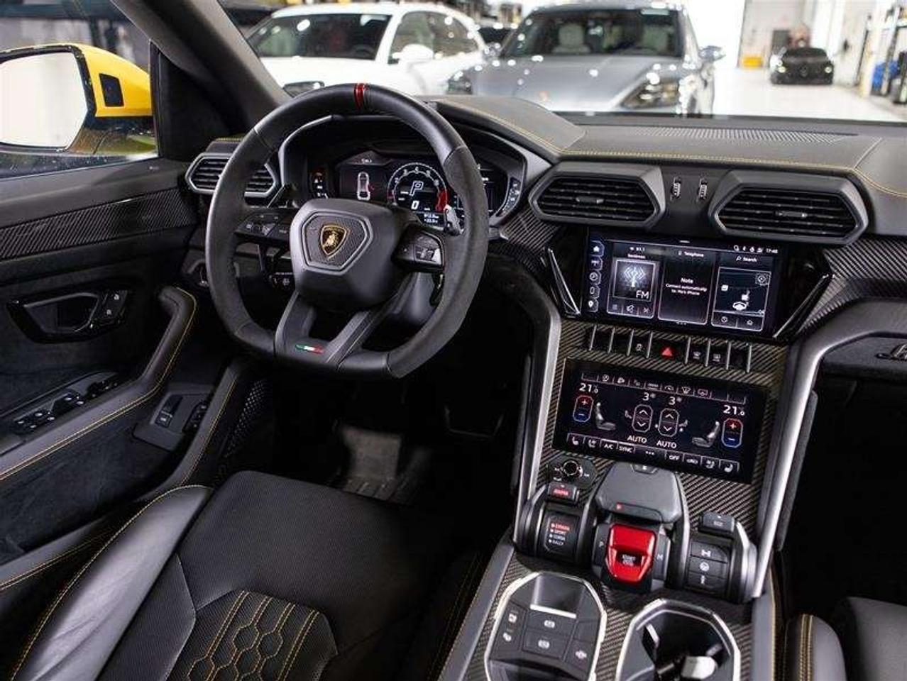 2023 Lamborghini Urus Performante Photo