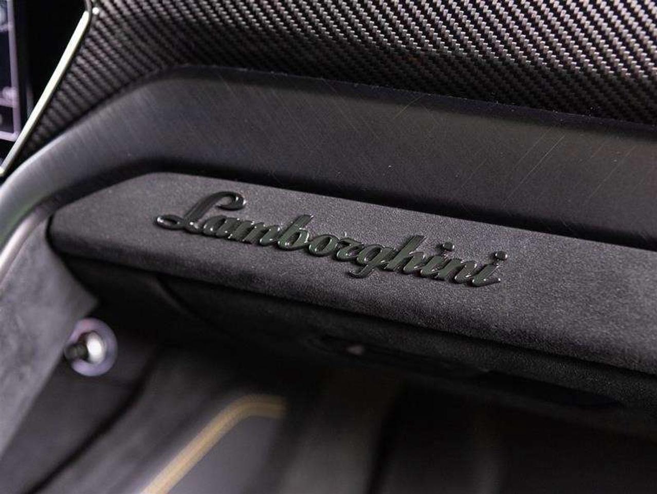 2023 Lamborghini Urus Performante Photo