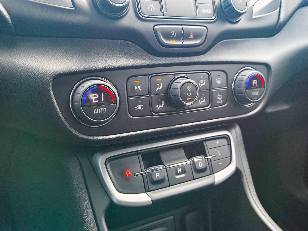 2024 GMC Terrain SLE Photo