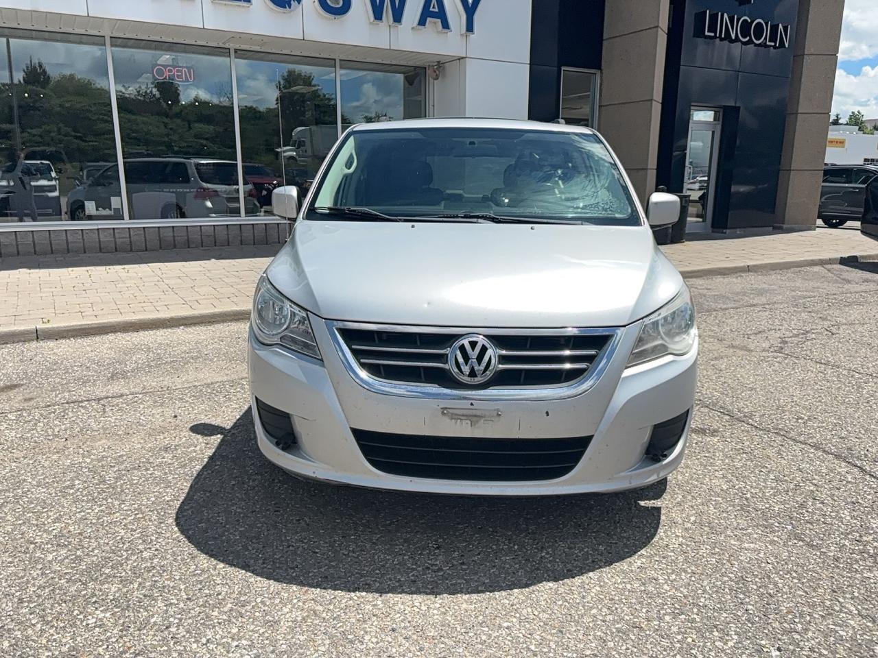 2009 Volkswagen Routan POWER SLIDING DOORS, CLOTH, LOCAL TRADE, AS TRADED Photo1