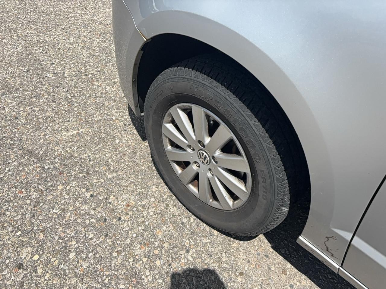 2009 Volkswagen Routan POWER SLIDING DOORS, CLOTH, LOCAL TRADE, AS TRADED Photo