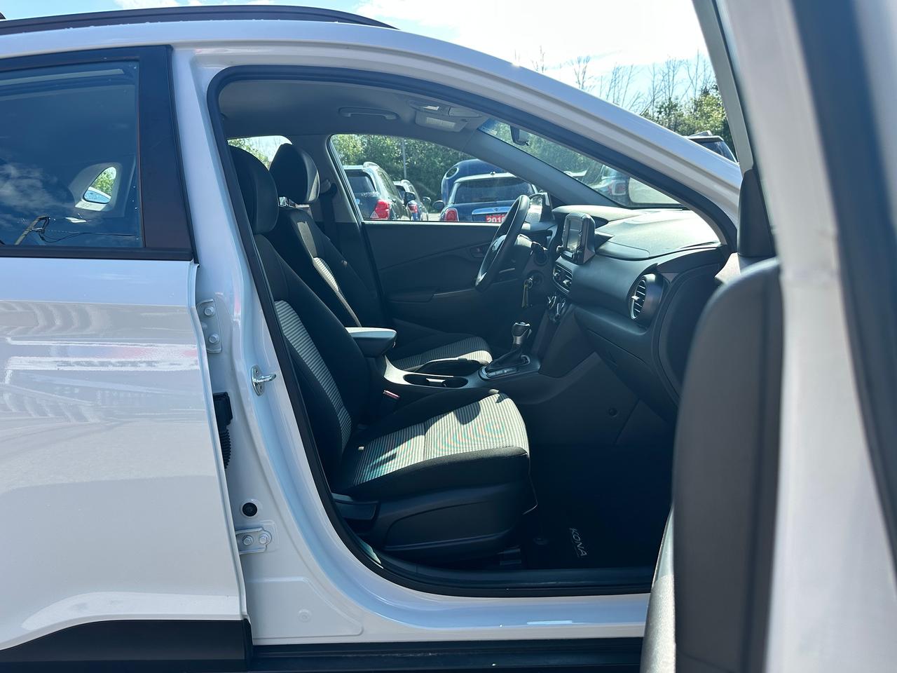 2018 Hyundai KONA Essential HTD Cloth FM Bluetooth CarPlay BackupCam Photo