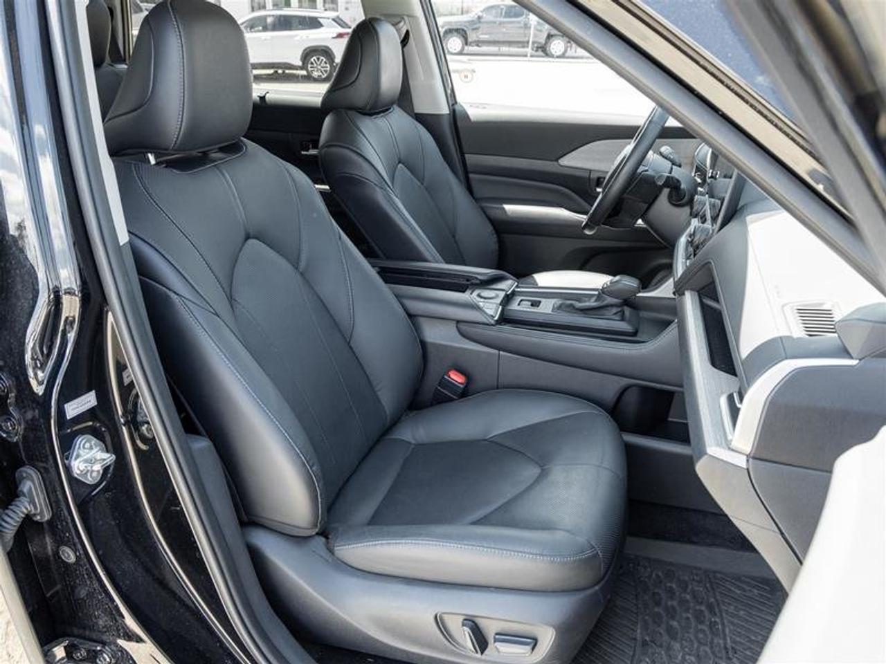 2025 Toyota Grand Highlander Limited AWD Pano Sunroof | Backup Cam | Navi | Heated Seats | JBL Audio | Wireless Charging | Limited Photo