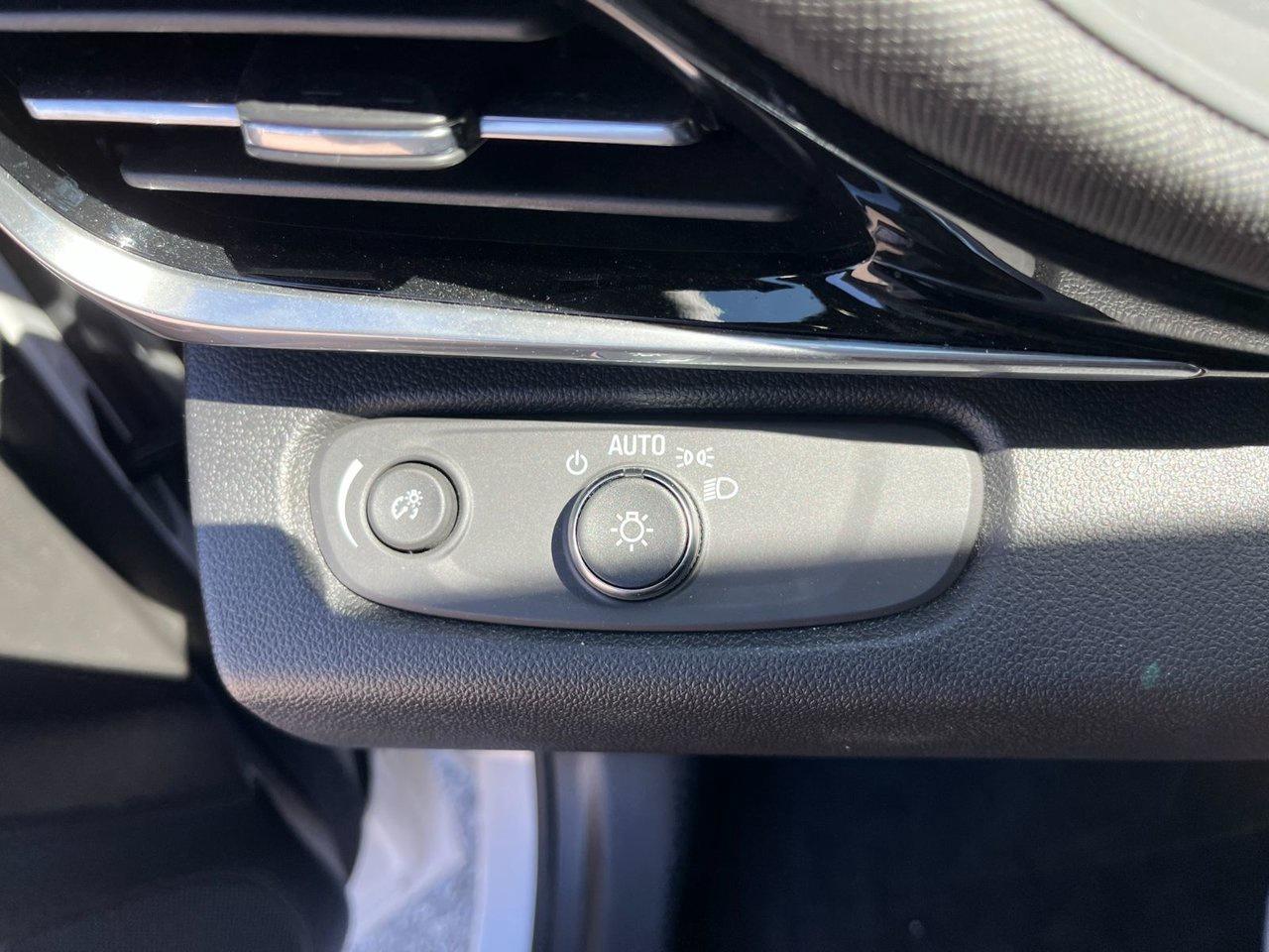 2024 Buick Envista AVENIR FWD Photo