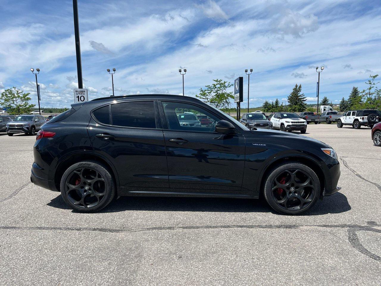 2023 Alfa Romeo Stelvio Veloce AWD Photo4