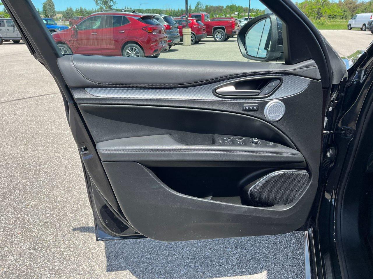2023 Alfa Romeo Stelvio Veloce AWD Photo