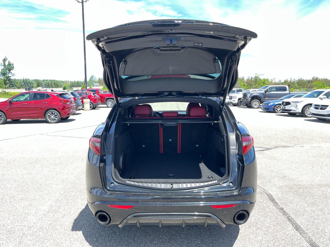 2023 Alfa Romeo Stelvio Veloce AWD Photo