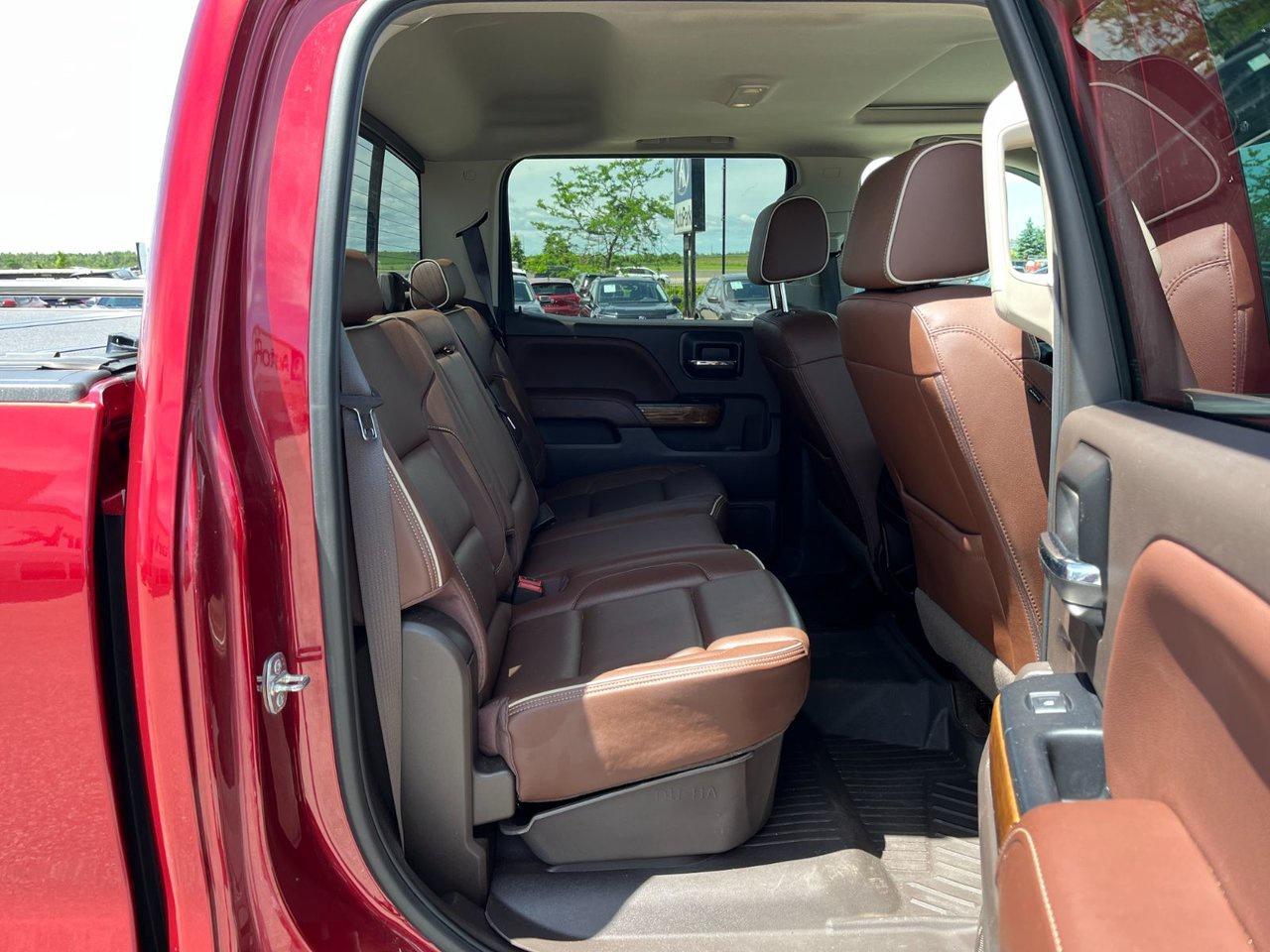 2018 Chevrolet Silverado 1500 4WD Crew Cab 153.0 High Country Photo
