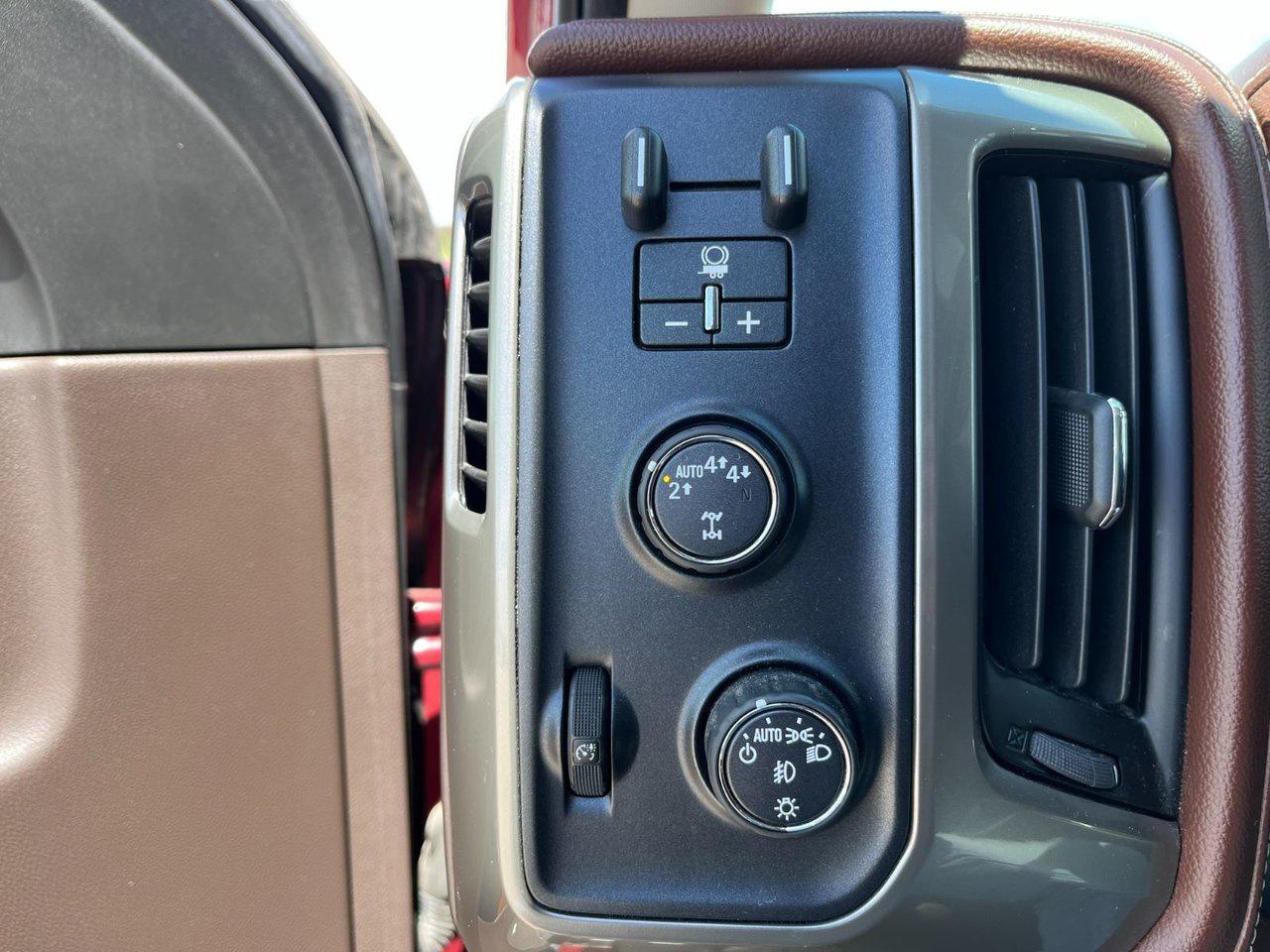 2018 Chevrolet Silverado 1500 4WD Crew Cab 153.0 High Country Photo