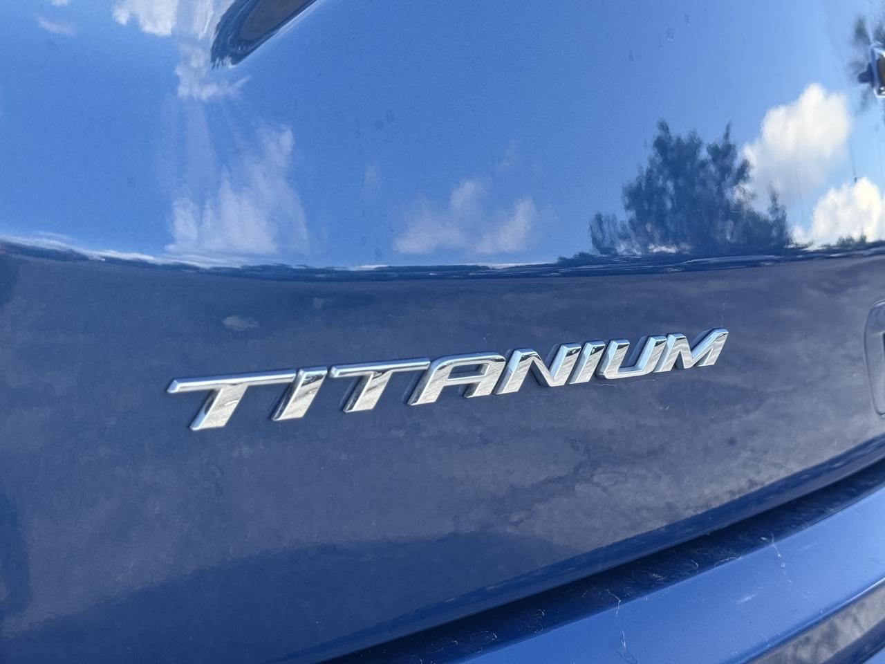 2024 Ford Edge Titanium Photo4