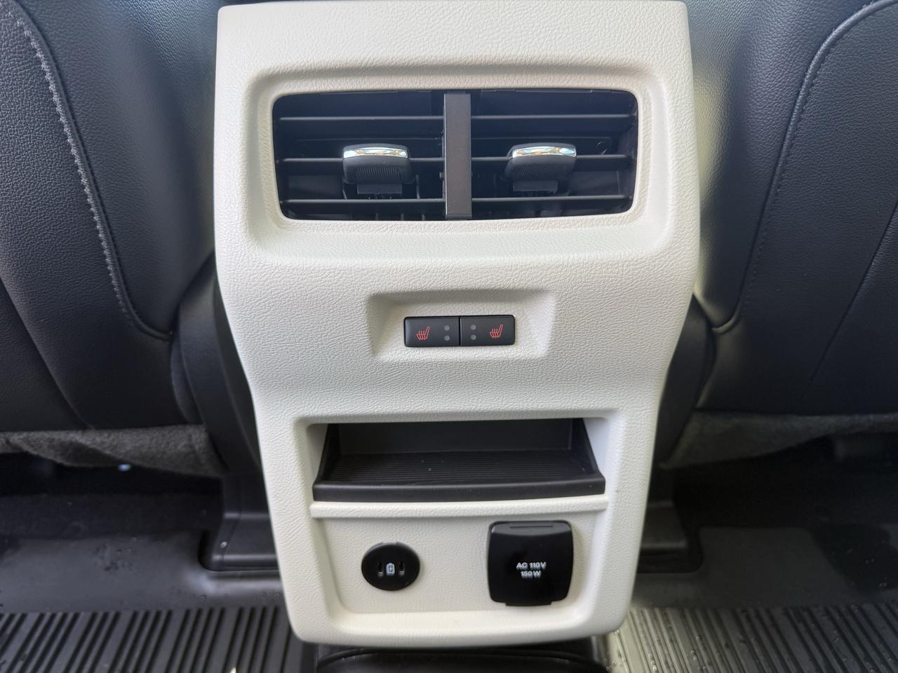 2024 Ford Edge Titanium Photo