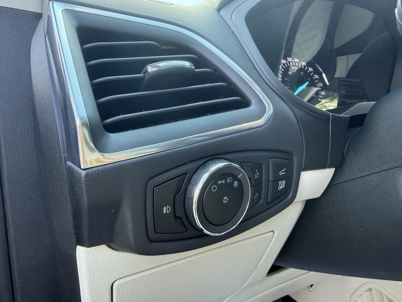 2024 Ford Edge Titanium Photo