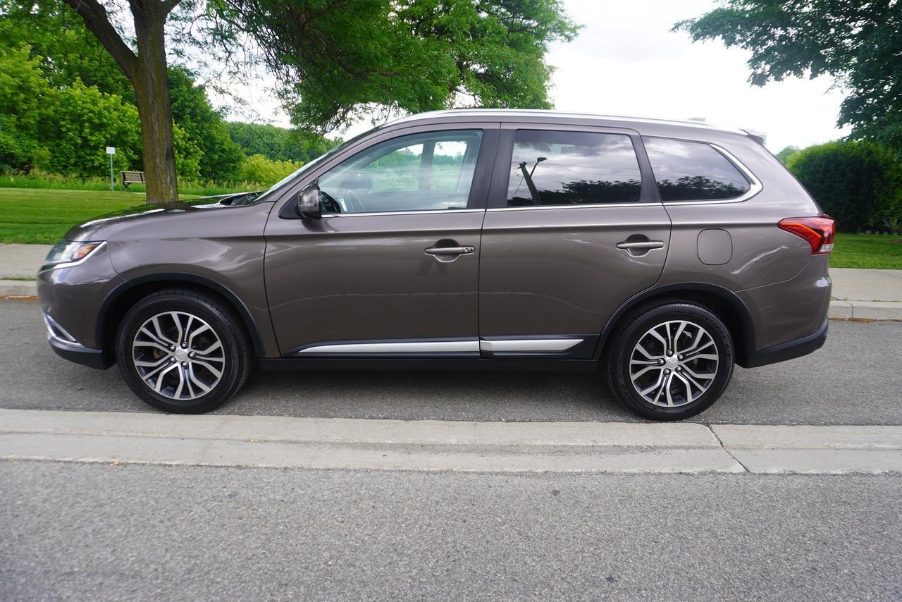 2018 Mitsubishi Outlander NO ACCIDENTS / 7 SEATER / LEATHER / 1 OWNER / ES TRIM!! Photo