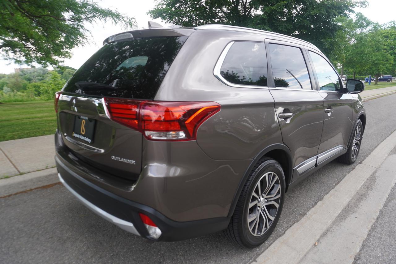 2018 Mitsubishi Outlander NO ACCIDENTS / 7 SEATER / LEATHER / 1 OWNER / ES TRIM!! Photo
