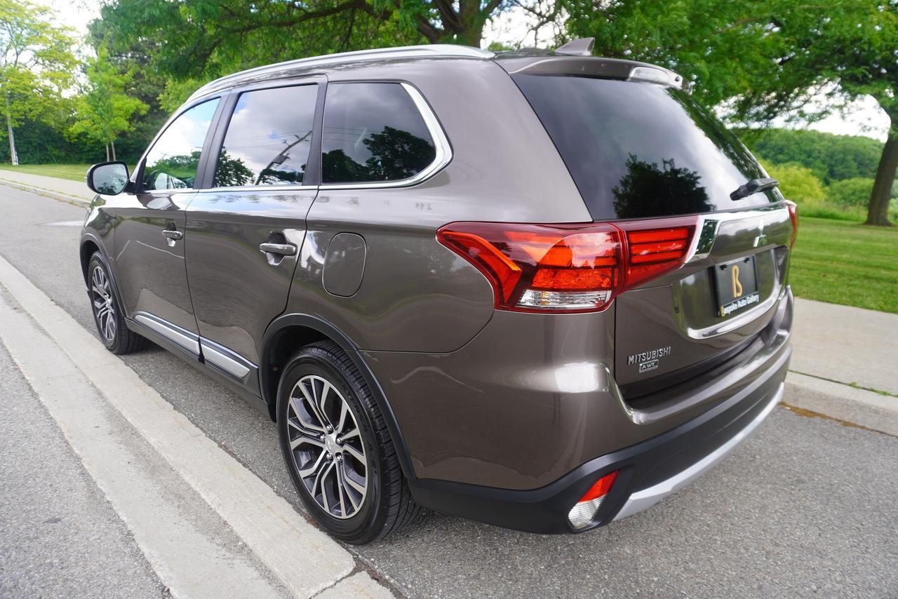2018 Mitsubishi Outlander NO ACCIDENTS / 7 SEATER / LEATHER / 1 OWNER / ES TRIM!! Photo