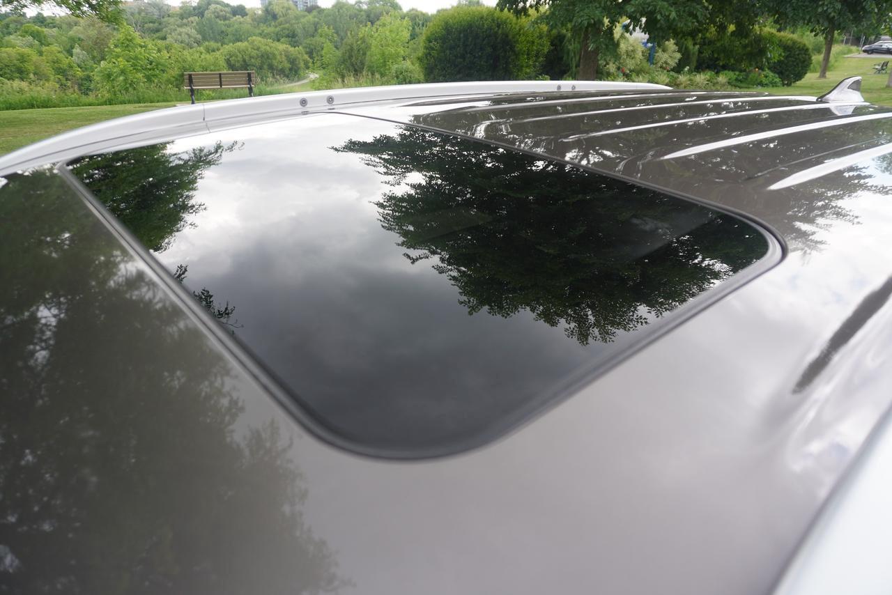 2018 Mitsubishi Outlander NO ACCIDENTS / 7 SEATER / LEATHER / 1 OWNER / ES TRIM!! Photo