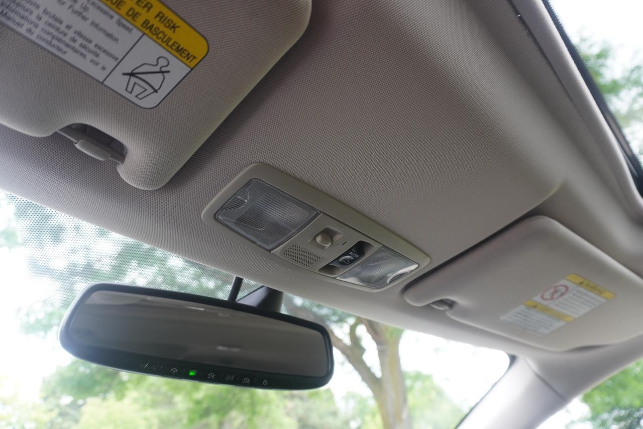 2018 Mitsubishi Outlander NO ACCIDENTS / 7 SEATER / LEATHER / 1 OWNER / ES TRIM!! Photo