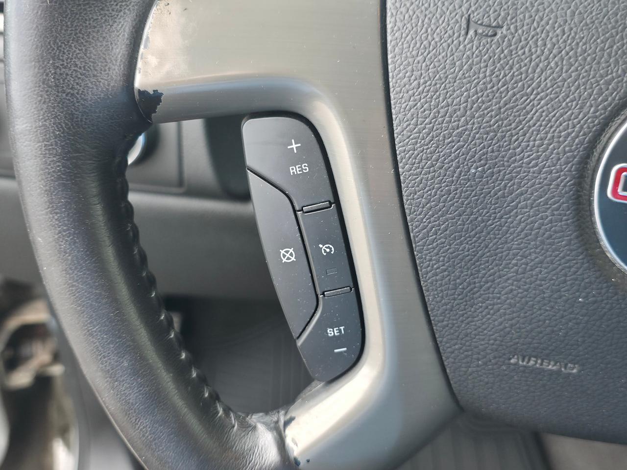 2011 GMC Yukon XL SLT w/1SD *3 ROW 8 PASSENGER SUV* Photo