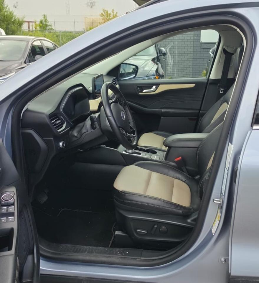 2022 Ford Escape TITANIUM / HYBRID / NO ACCIDENTS / PANO ROOF / NAV Photo