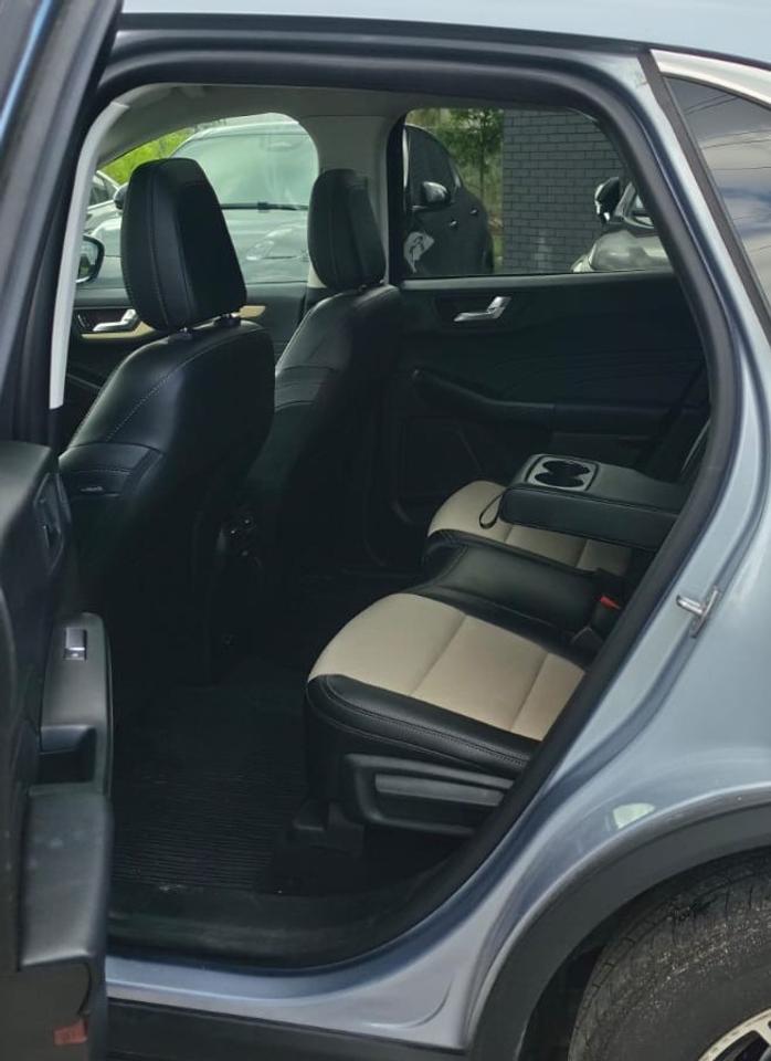 2022 Ford Escape TITANIUM / HYBRID / NO ACCIDENTS / PANO ROOF / NAV Photo