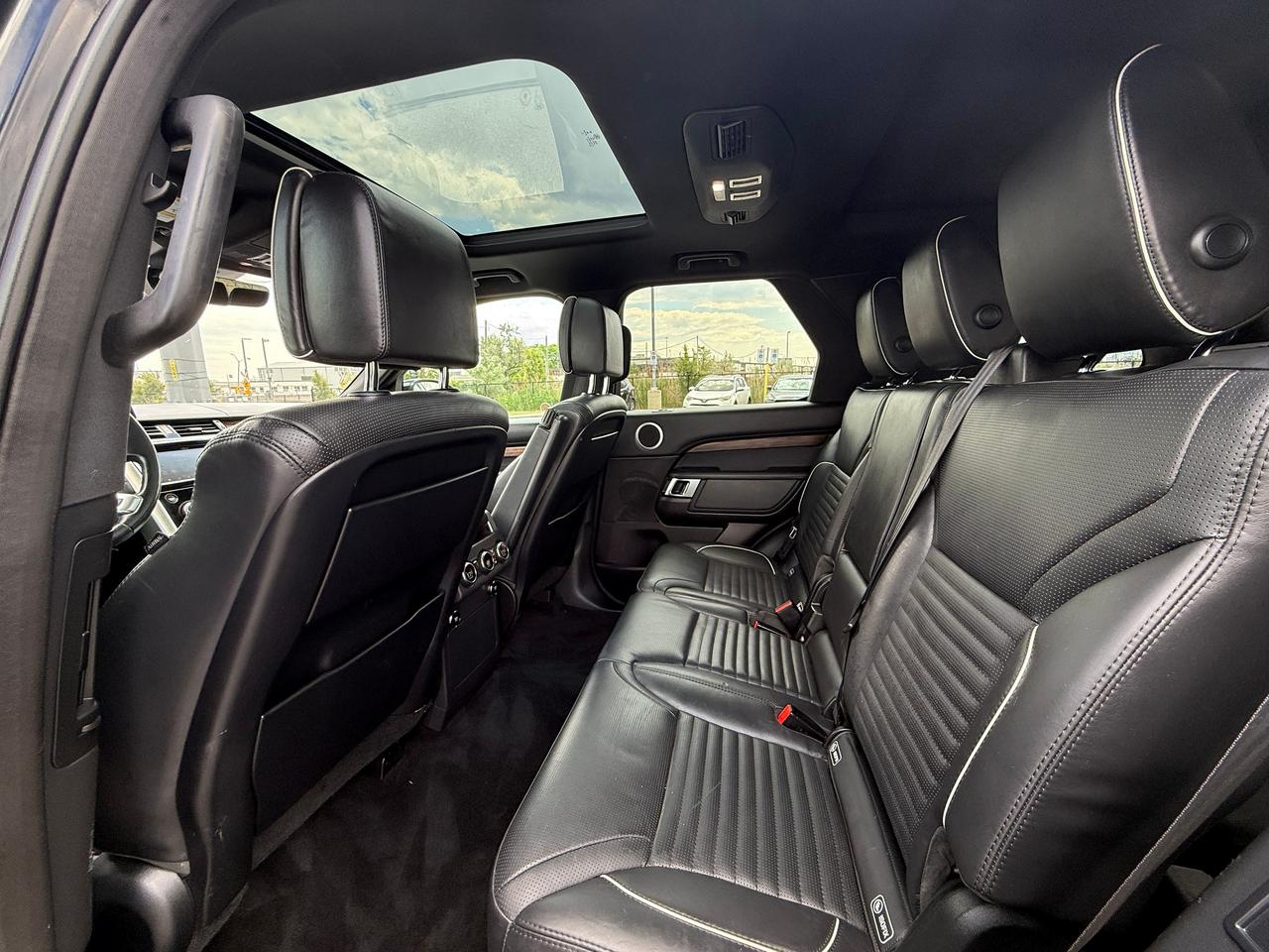 2019 Land Rover Discovery HSE LUXURY Photo