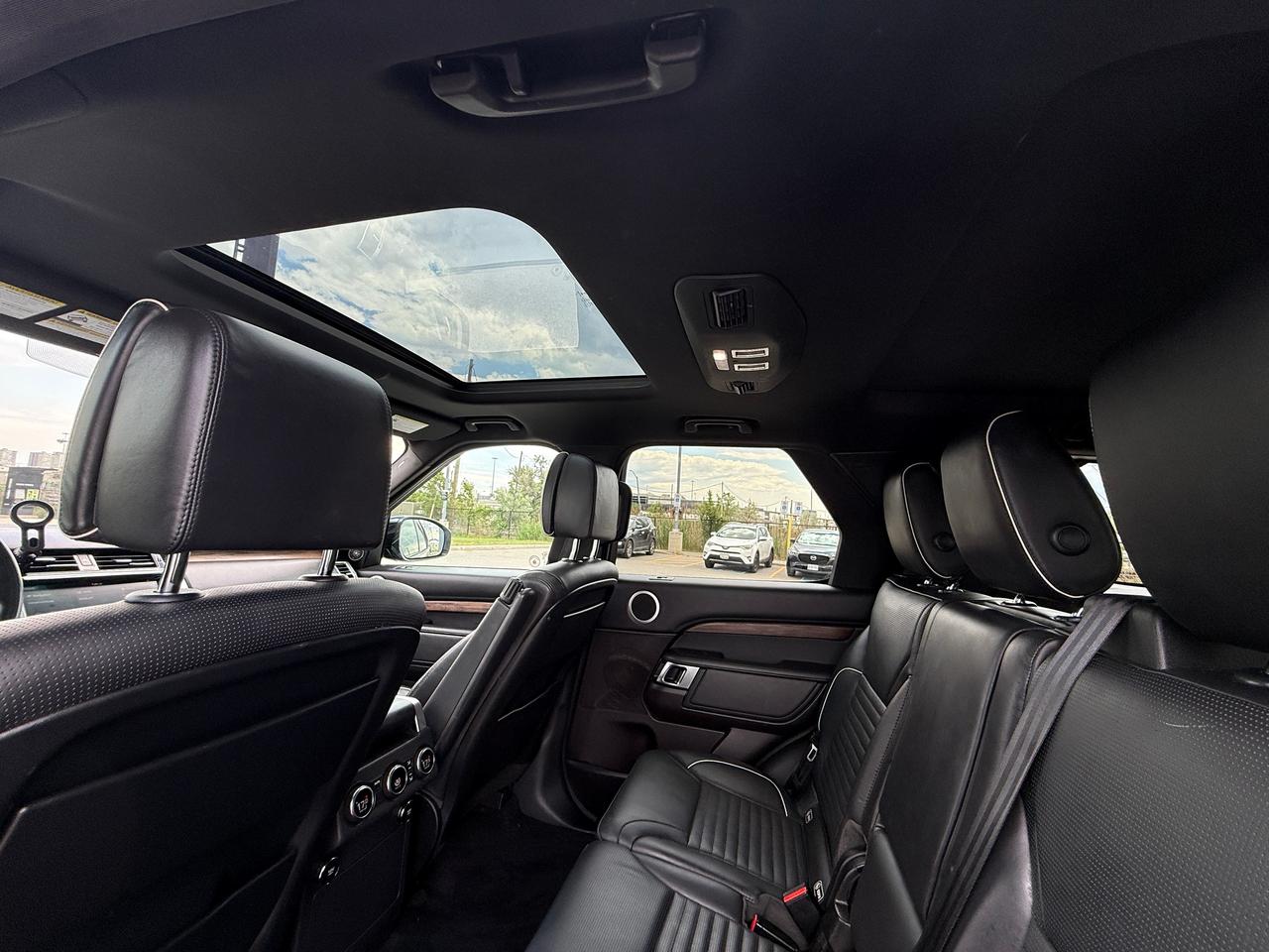 2019 Land Rover Discovery HSE LUXURY Photo