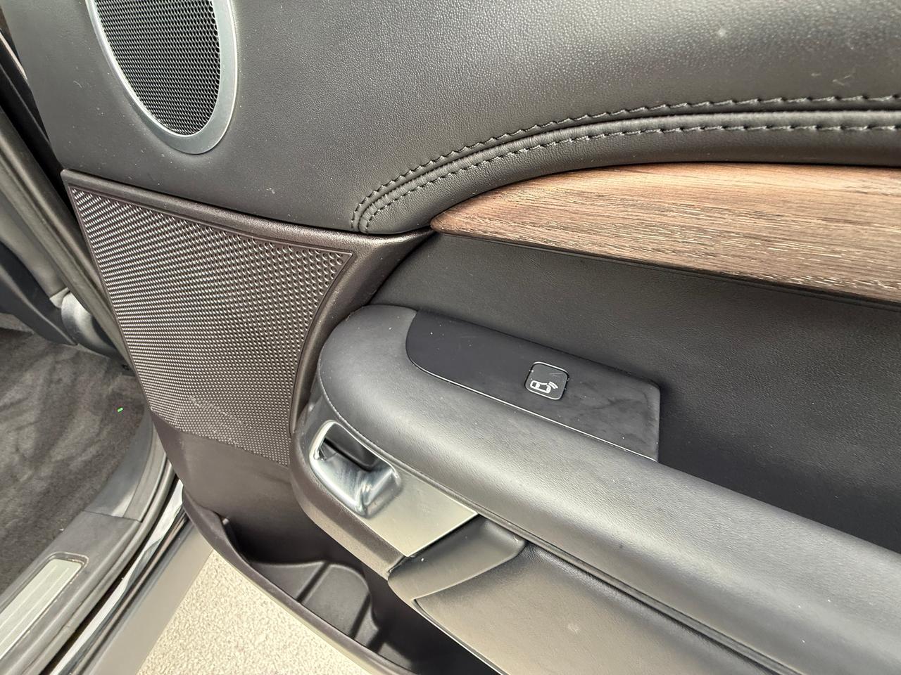 2019 Land Rover Discovery HSE LUXURY Photo